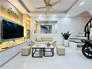 Tặng full nội thất cao cấp. nhà cực đẹp cầu giấy, diện tích 30m2, 5 tầng, ngõ to rộng, gần oto.