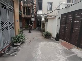 Mảnh đất vàng còn sót lại phố nghi tàm, tây hồ. diện tích 80m2, mt 4.5m, ngõ trước nhà rộng 3m.