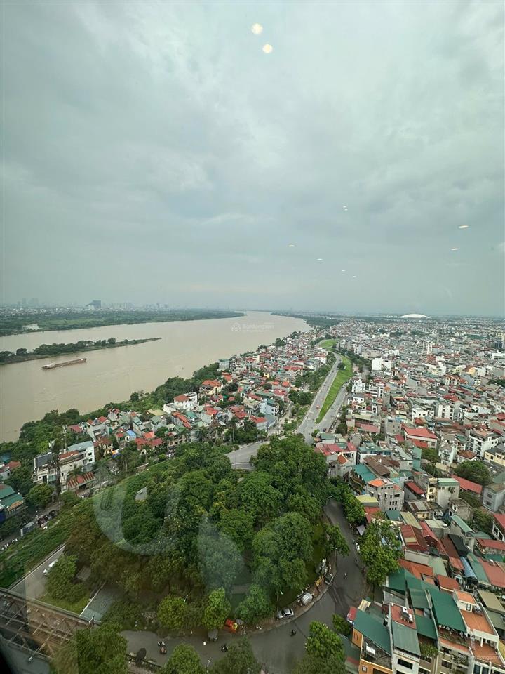 Chính chủ bán căn hộ 80m2 view sông hồng. 0975 960 ***.