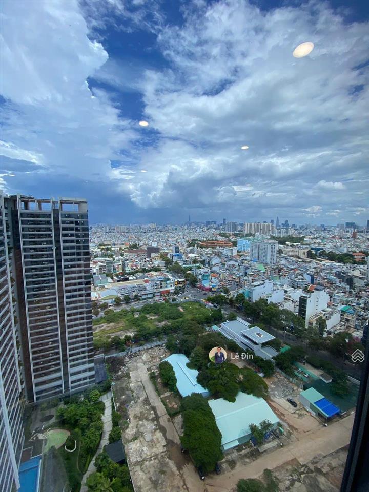 Bán lỗ 1 tỷ 3pn kingdom 101 view quận 1 ngắm pháo hoa. full nt đã có sổ, giá đầu tư.  0989 723 ***