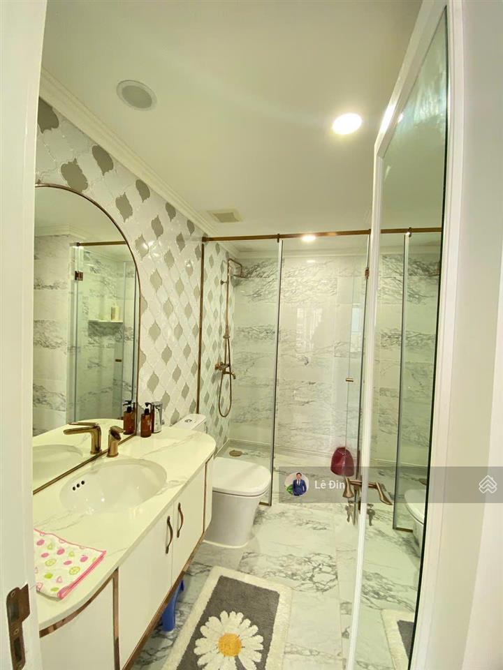 Bán lỗ 1 tỷ 3pn kingdom 101 view quận 1 ngắm pháo hoa. full nt đã có sổ, giá đầu tư.  0989 723 ***
