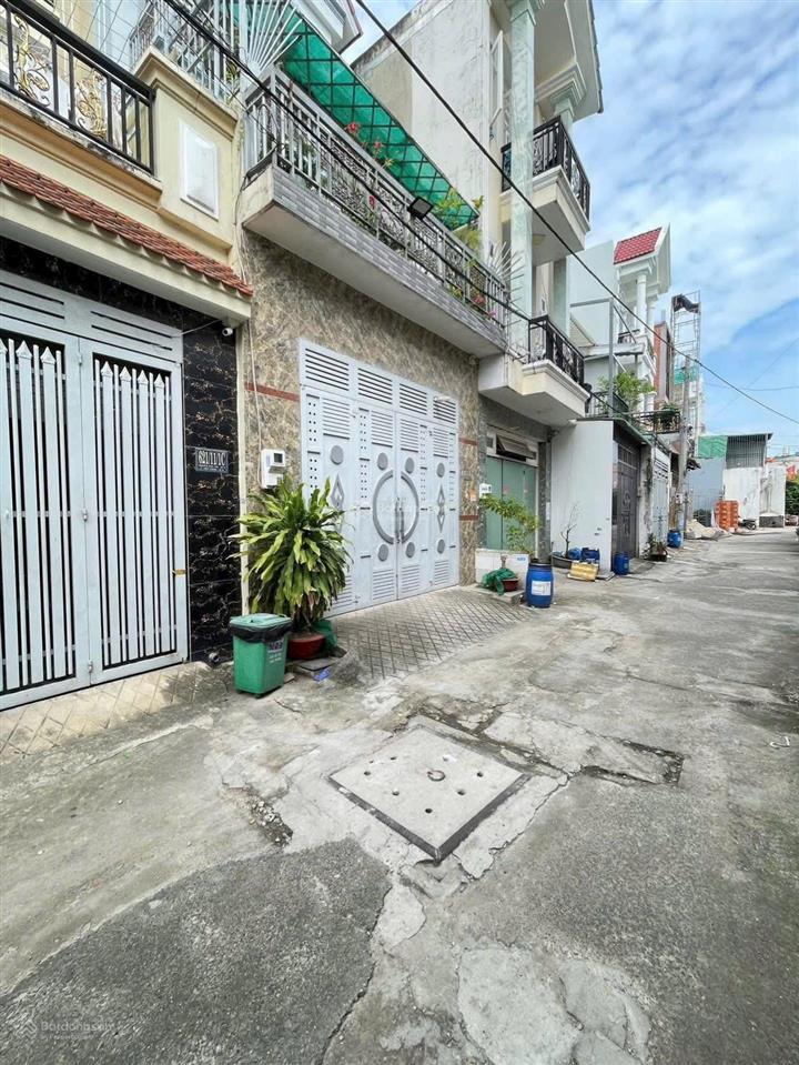 Nhà phố 1/ đường 6m  ngang 4m x 17m 68m2 đúc 1 trệt 2 lầu