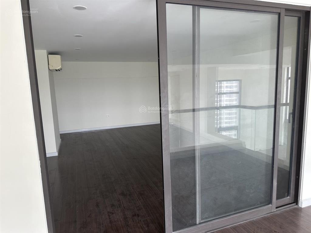 Bán căn hộ 65m2, 2 tầng duplex cạnh times city, tầng thoáng view đẹp, mát mẻ, nội thất đầy đủ