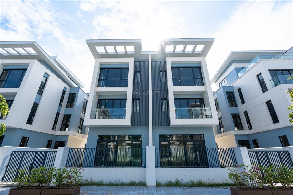 Bán cắt lỗ biệt thự dương nội. dt 198m2. giá đầu tư. 0983 983 ***