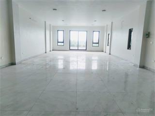 Giá thuê 15tr/tháng  nhà 5 tầng thông sàn mặt phố quốc lộ 3, diện tích 140/700m2, 5pn, 6wc