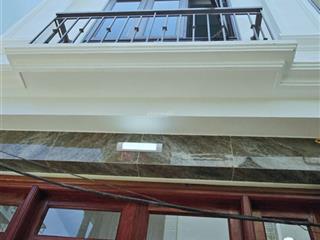 Nhà mới cạnh nhổn, ô tô đỗ cổng, 3 ngủ, giá 4.x tỷ