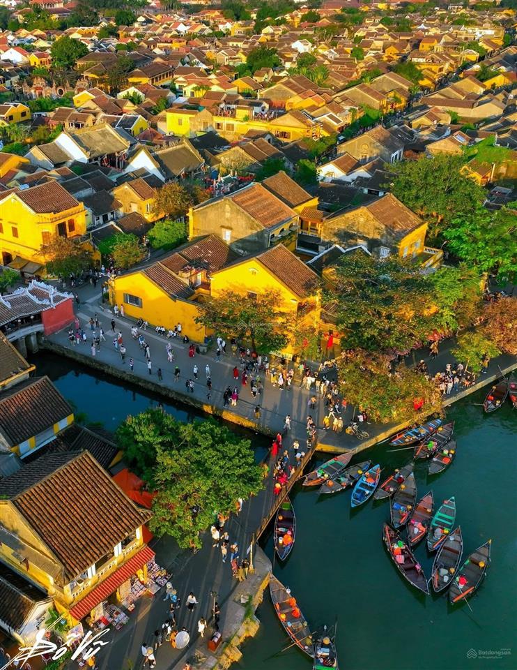 Nhà 2 tầng, vị trí siêu đắc địa trên tuyến đường triệu đô lý thường kiệt, view sân vận động hội an