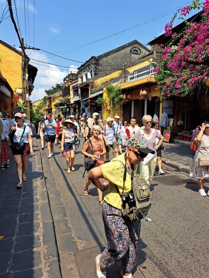 Nhà 2 tầng, vị trí siêu đắc địa trên tuyến đường triệu đô lý thường kiệt, view sân vận động hội an