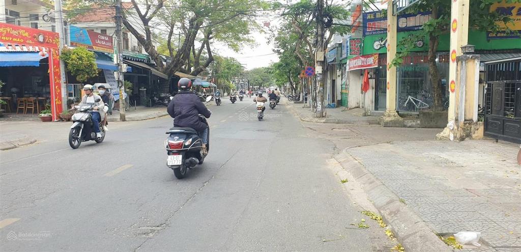 Nhà 2 tầng, vị trí siêu đắc địa trên tuyến đường triệu đô lý thường kiệt, view sân vận động hội an