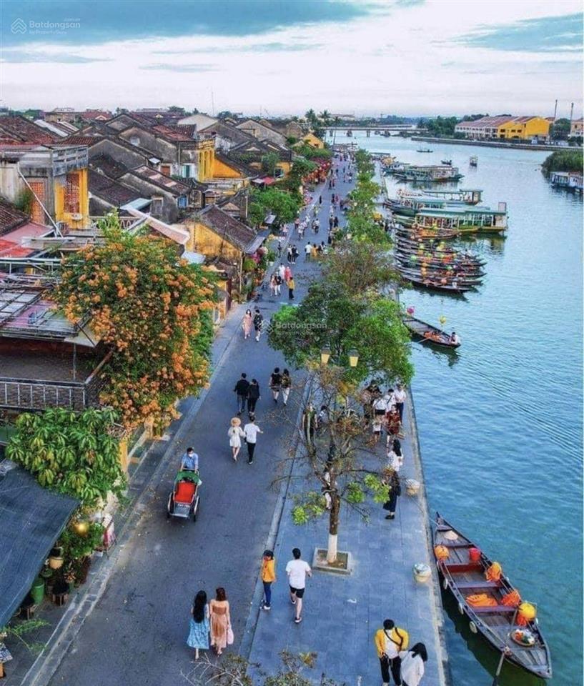 Nhà 2 tầng, vị trí siêu đắc địa trên tuyến đường triệu đô lý thường kiệt, view sân vận động hội an