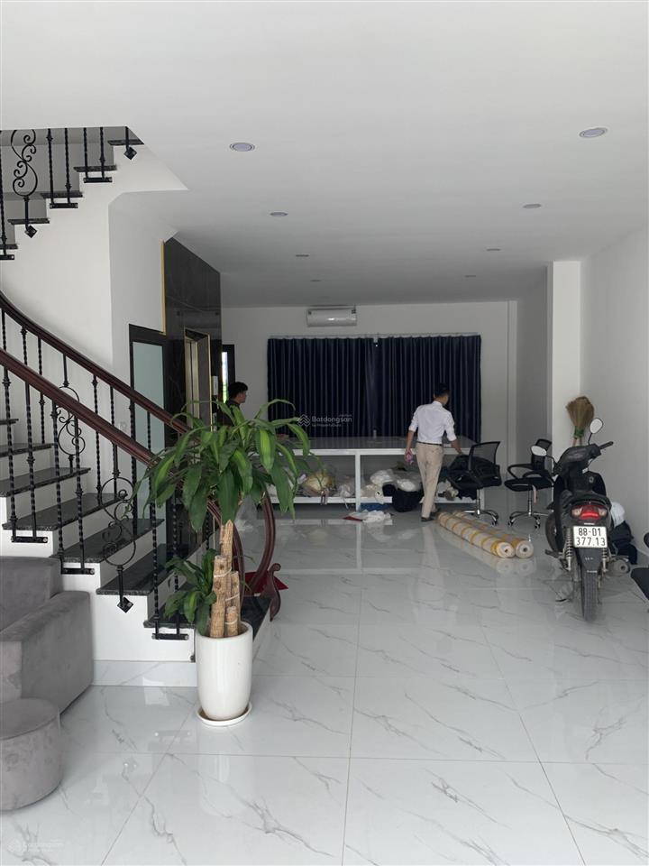 Cho thuê nhà quanh trịnh văn bô. xuân phương, xe tải đỗ cửa, thang máy, điều hoà