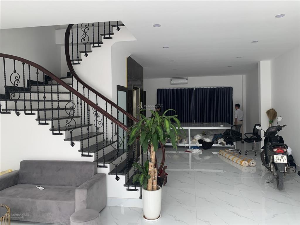 Cho thuê nhà quanh trịnh văn bô. xuân phương, xe tải đỗ cửa, thang máy, điều hoà