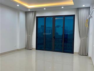 Cho thuê nhà cầu diễn, mới tinh, thang máy, xe tải đỗ cửa, full điều hoà