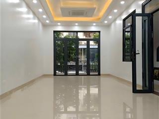 Cho thuê nhà cầu diễn gần trường tài nguyên 60mx6t thang máy, oto đỗ cửa 25tr