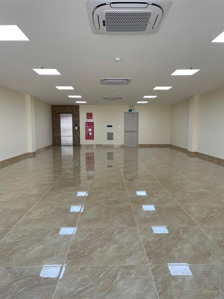 Cho thuê toà nhà cầu diễn 150m2x6t 1 hầm, mới, full thang máy điều hoà