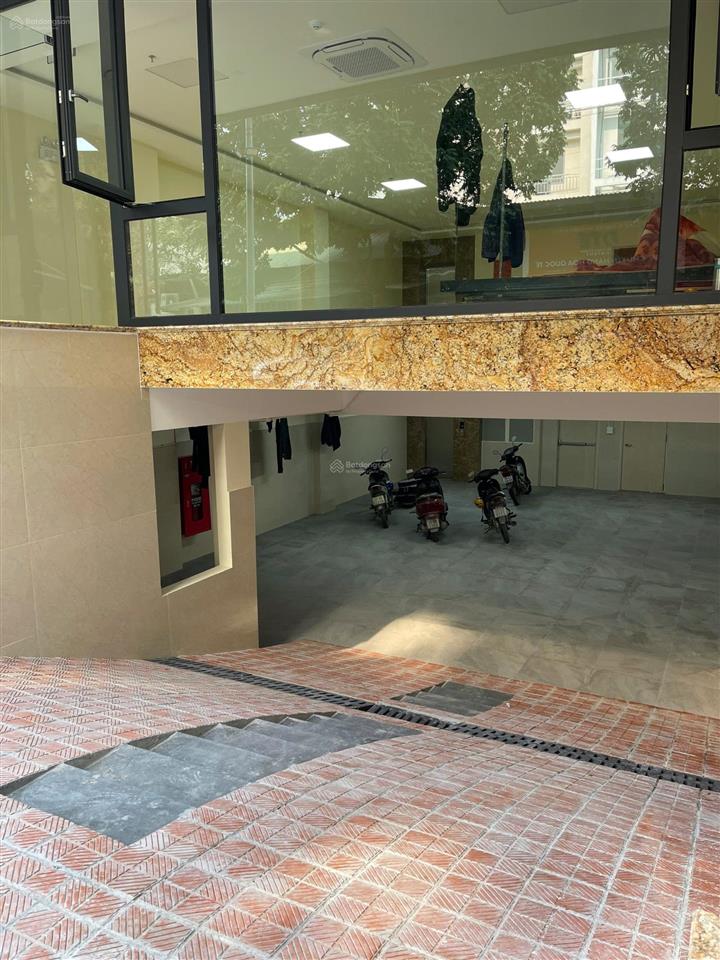 Cho thuê toà nhà cầu diễn 150m2x6t 1 hầm, mới, full thang máy điều hoà
