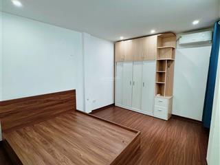 Cho thuê nhà cầu diễn 40mx5t, thang máy, thông sàn, oto đỗ, 16,5tr