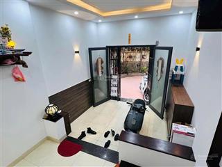 Bán nhà phương canh, gần cao đẳng fpt, 35m x 5 tầng, ô tô cách 20m, nhà đẹp, giá chỉ 6.3 tỷ