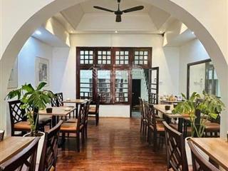 Cho thuê biệt thự cổ mặt phố gần ngã tư hàm long ngô quyền dt 250mx 2 tầng, mt 12m  0931 503 ***