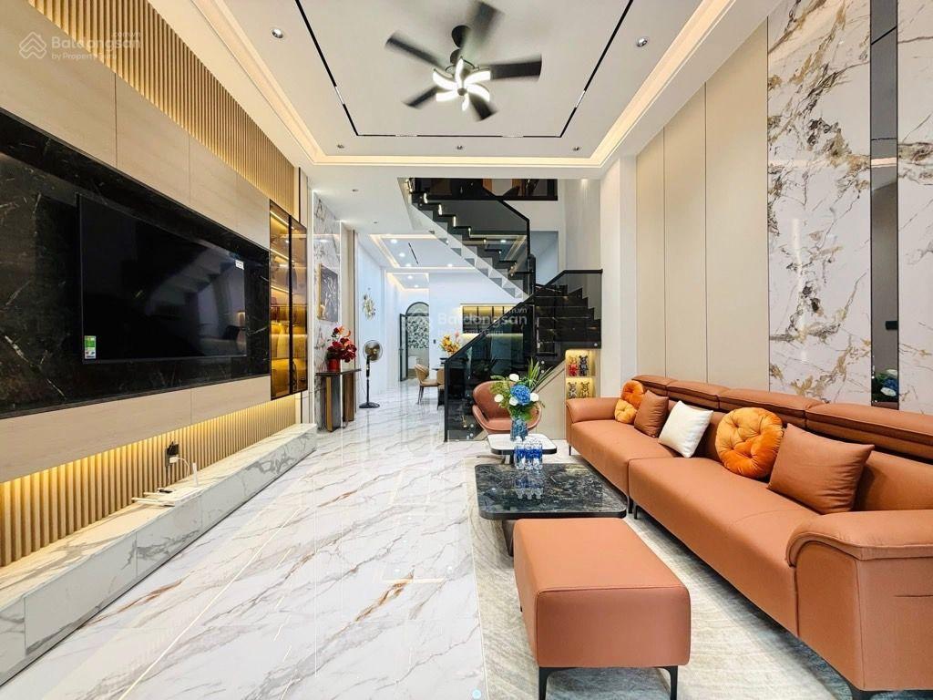 Mặt tiền kinh doanh gò vấp  3 tầng  100m2  4 pn, 4wc  sân thượng rộng thoáng  giáp tân bình