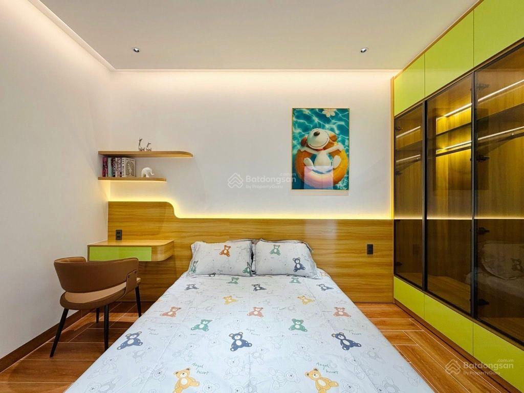 Mặt tiền kinh doanh gò vấp  3 tầng  100m2  4 pn, 4wc  sân thượng rộng thoáng  giáp tân bình