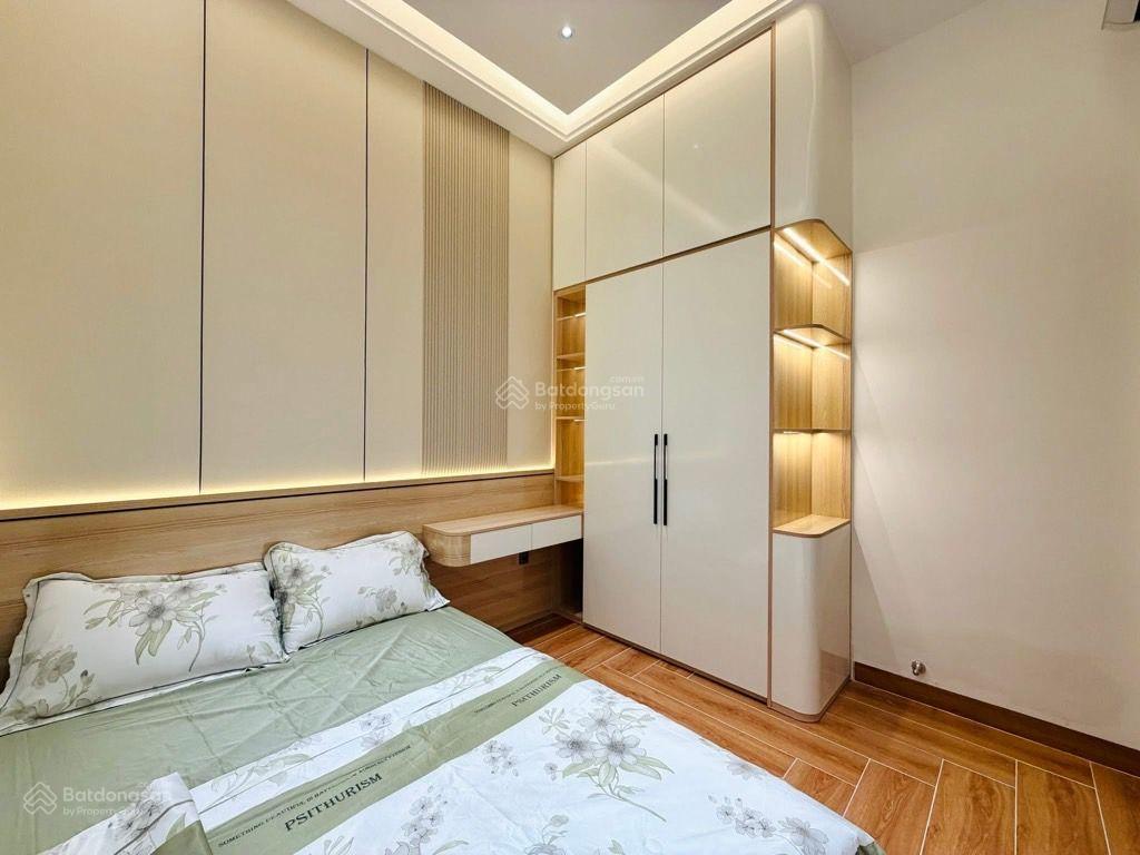 Mặt tiền kinh doanh gò vấp  3 tầng  100m2  4 pn, 4wc  sân thượng rộng thoáng  giáp tân bình