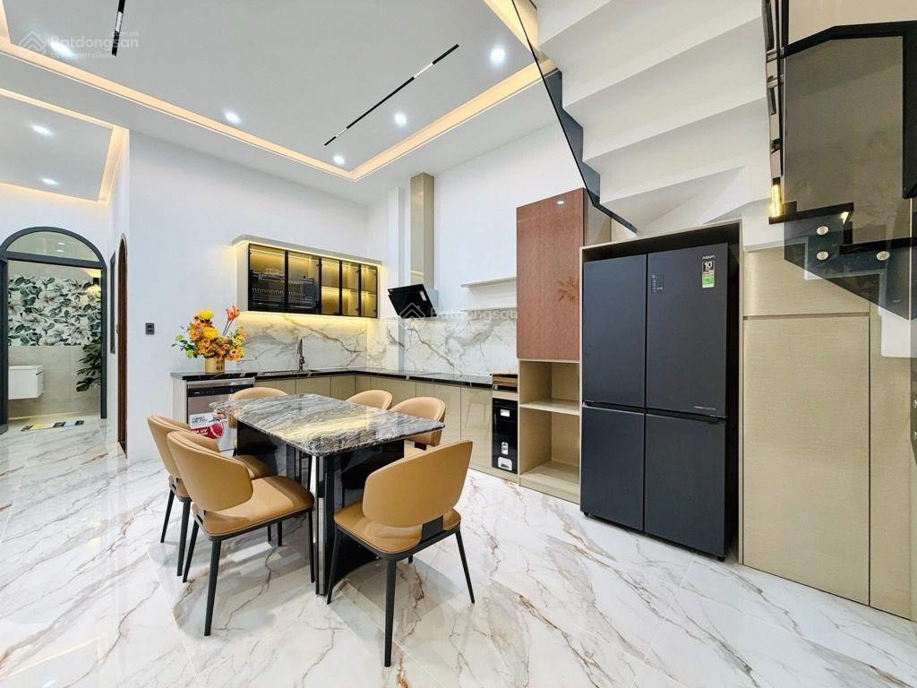 Mặt tiền kinh doanh gò vấp  3 tầng  100m2  4 pn, 4wc  sân thượng rộng thoáng  giáp tân bình