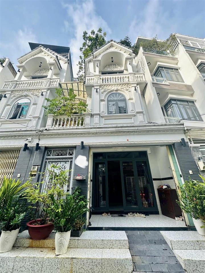 Còn xót 1 siêu phẩm 6,2x13,5m xây 4 tầng, đường 6m oto trong nhà. sát q7 giá chỉ 7,39 tỷ tl