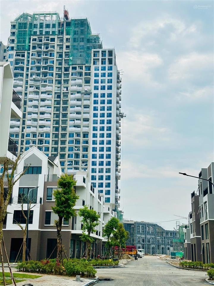 Bán căn 01 căn hoa hậu đẹp nhất chung cư ecopark vinh. diện tích 100m2 view trực diện quảng trường