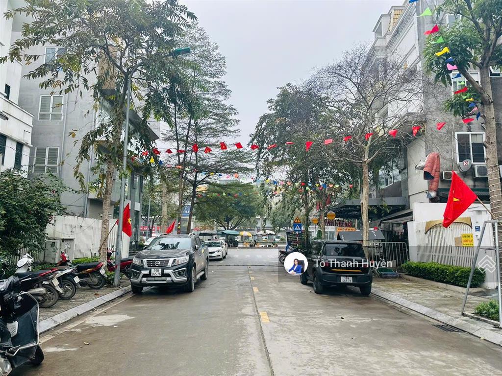 Gấp! bán biệt thự khu c geleximco  dt 200m²x3.5t, mt 8m  gần aeon mall hà đông  giá nhỉnh 33 tỷ!