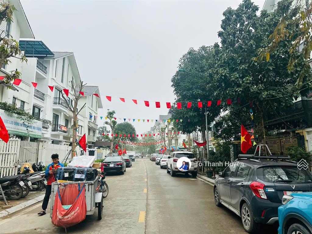 Gấp! bán biệt thự khu c geleximco  dt 200m²x3.5t, mt 8m  gần aeon mall hà đông  giá nhỉnh 33 tỷ!