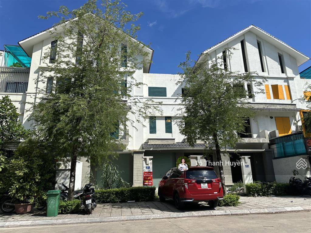 Hàng ngộp ngân hàng geleximco dương nội 240m2 mặt tiền 10m giảm ngay 5 tỷ