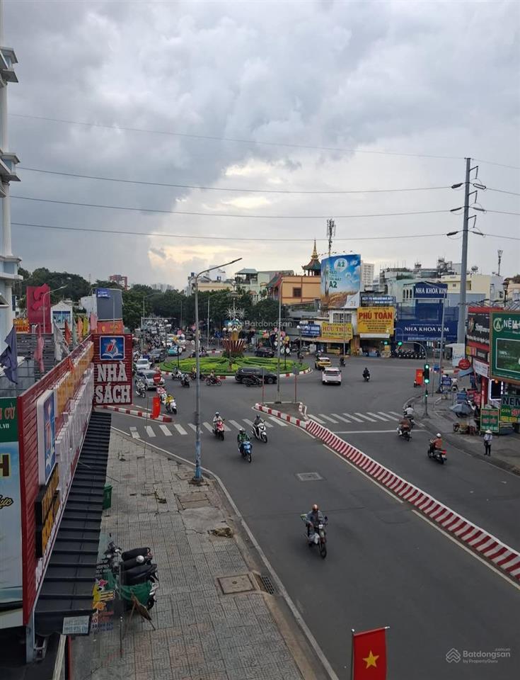 Mặt tiền ông ích khiêm, p.10, q.11, dt 4 x 13m, hai lầu, giảm 1 tỷ còn 16 tỷ 5.