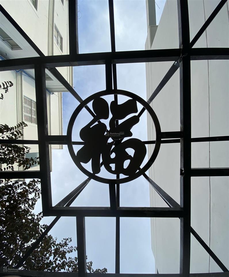 Bán gấp nhà mặt tiền số 10 đường hoàng diệu, phường 10, quận phú nhuận