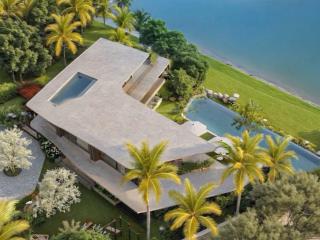 Chuyển nhượng villa nghỉ dưỡng sát sông đà 1400m2 siêu đẹp