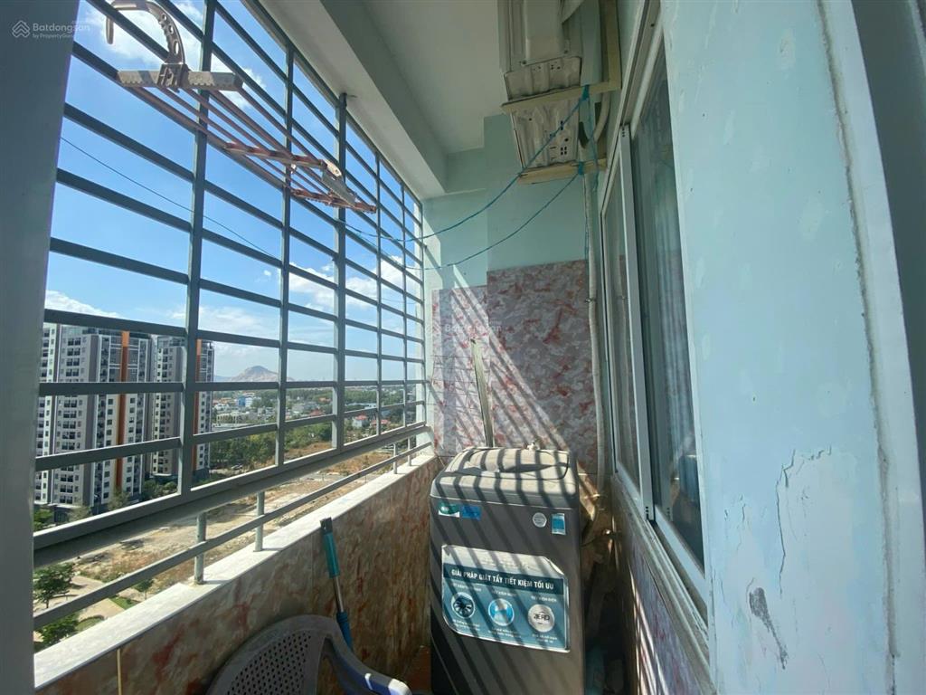 Cần bán căn hộ tầng 18, 2 phòng ngủ, 73m2