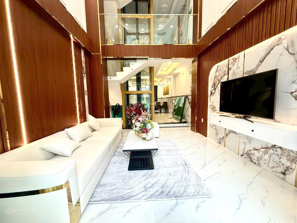 Bán nhà đẹp lung linh 6 tầng có thang máy quận 7