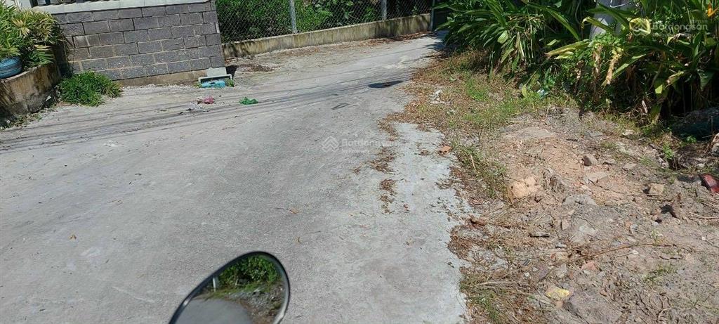 Chủ cần sang lại miếng đất dt 83m2, đã có 64m2 thổ cư. khu vực sát đường an sơn 01