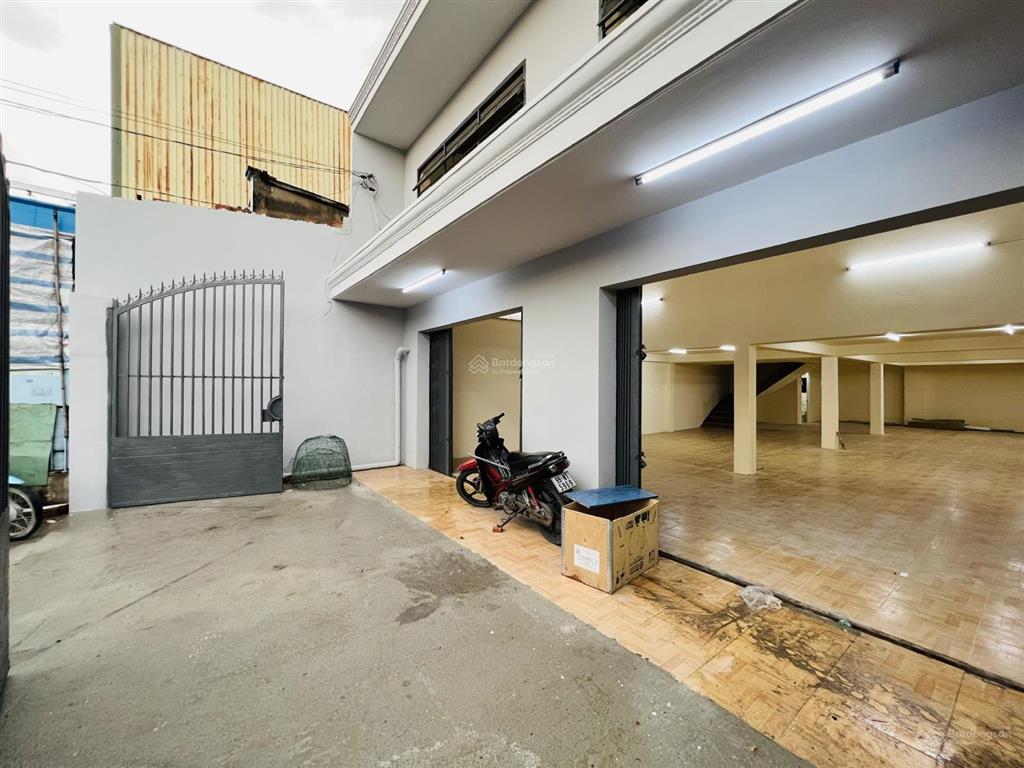 Bán nhà 2 tầng đường hương lộ 2, rộng 12m dt 8x20m, 2 sổ riêng giá tốt 11,2 tỷ shr