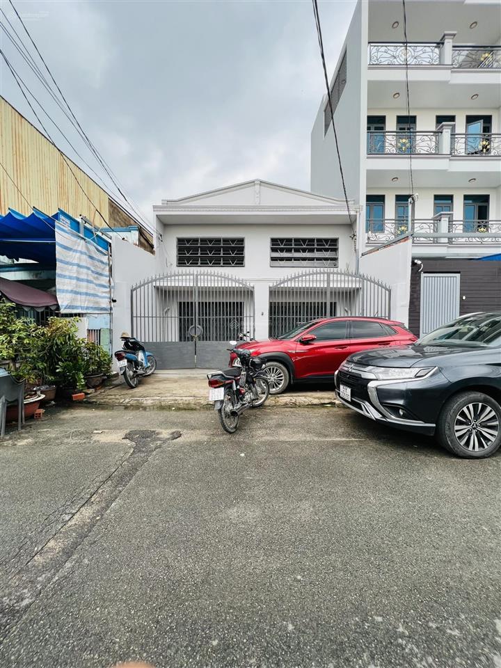 Bán nhà 2 tầng đường hương lộ 2, rộng 12m dt 8x20m, 2 sổ riêng giá tốt 11,2 tỷ shr