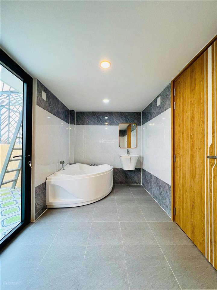 Bán dãy nhà phố cao cấp có thang máy đường lê trọng tấn giáp tân phú, 4x20m x 5 tầng, 9,2 tỷ
