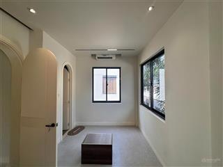 Cần cho thuê gấp căn nhà phố vườn giá 12tr/tháng (căn bìa) waterpoint  nội thất thiết kế đẹp