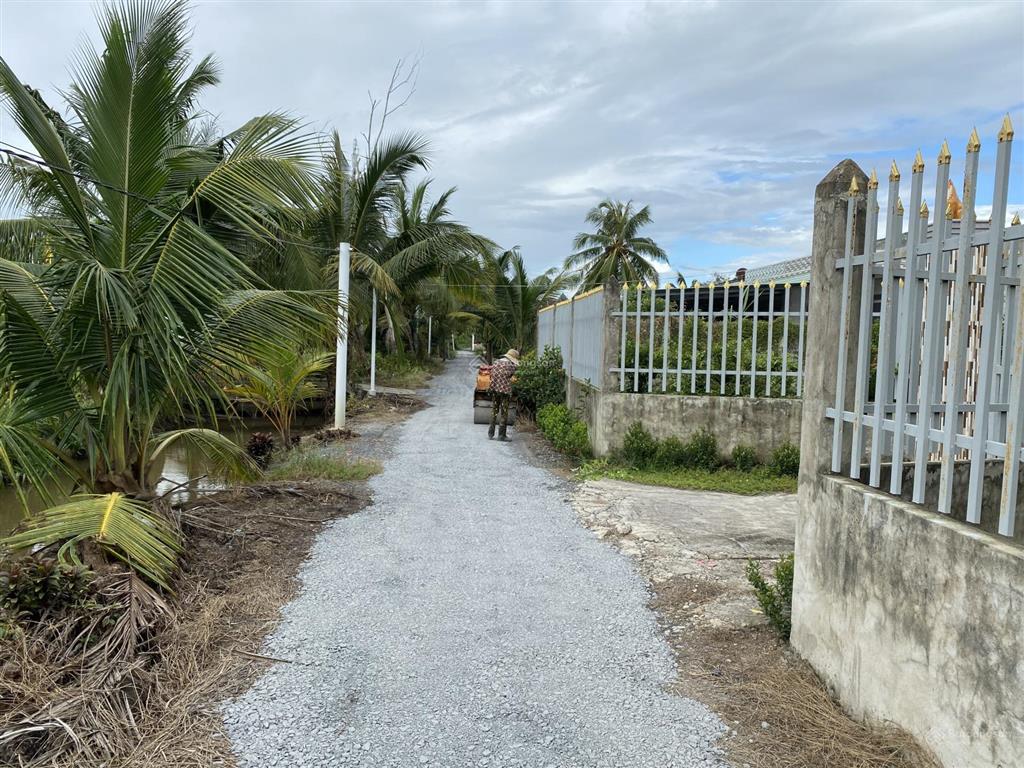 Vườn 15x35m (517m2) cho lên full thổ, đường xe hơi, cách 816 300m