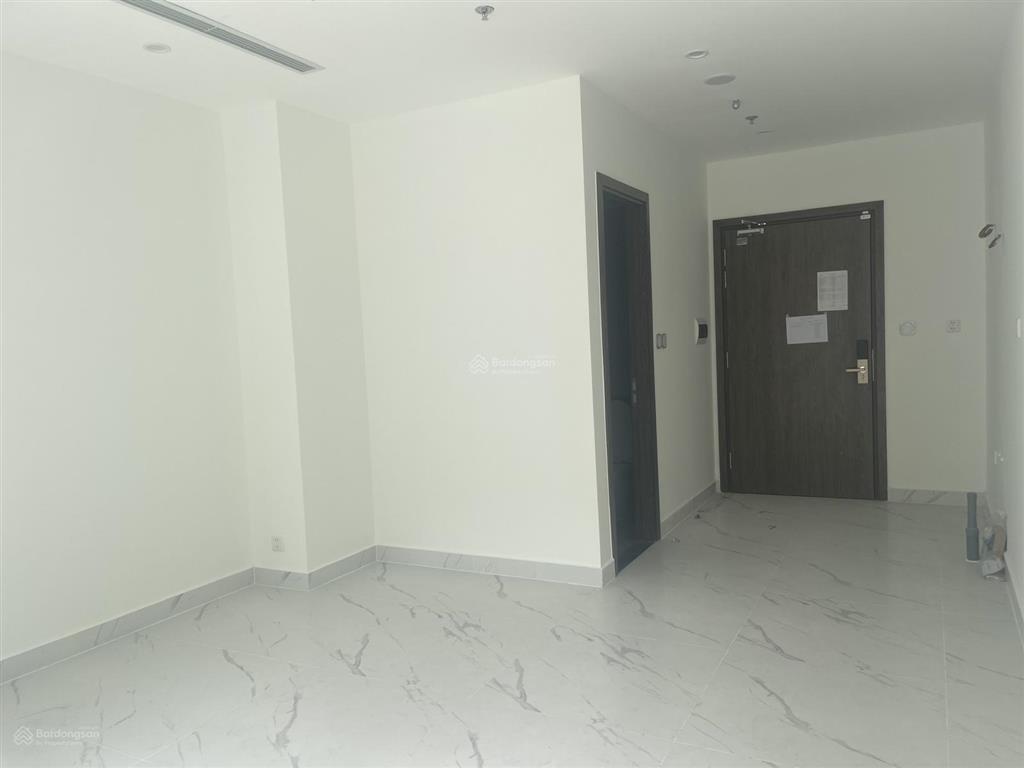 Bán căn studio có ban công the beverly  vinhomes, dt 34m2, giá 2.39 tỷ, tầng trung view thoáng mát