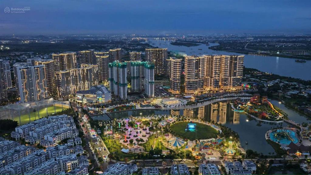 Bán căn studio có ban công the beverly  vinhomes, dt 34m2, giá 2.39 tỷ, tầng trung view thoáng mát