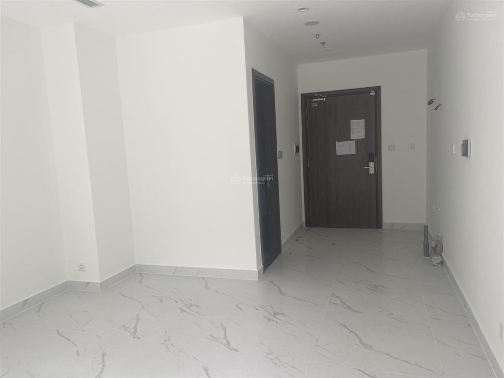 Bán căn studio có ban công the beverly  vinhomes, dt 34m2, giá 2.39 tỷ, tầng trung view thoáng mát