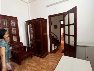 Cho thuê nhà riêng ô tô đỗ cửa phố võng thị, dt 50m2 x 3 tầng, mt 5m, 2 ngủ, giá 13 triệu/th