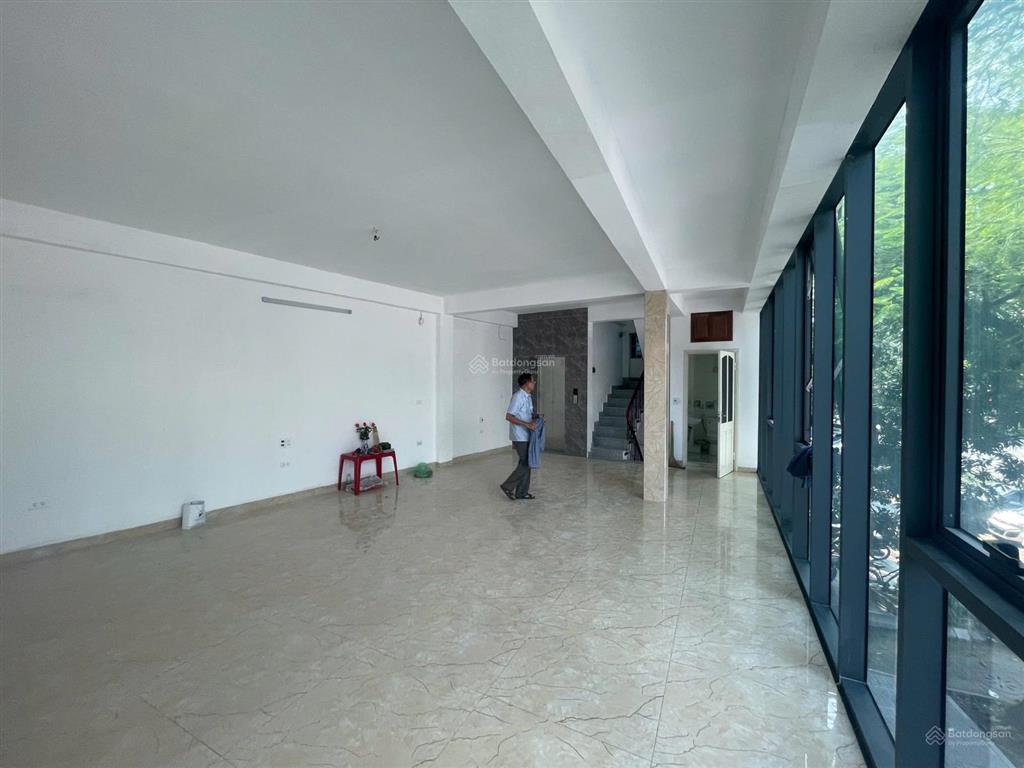 Cho thuê nhà mặt phố trần khát chân 60m2 x 5 tầng, thang máy, mt 10m, thông sàn, mới đẹp