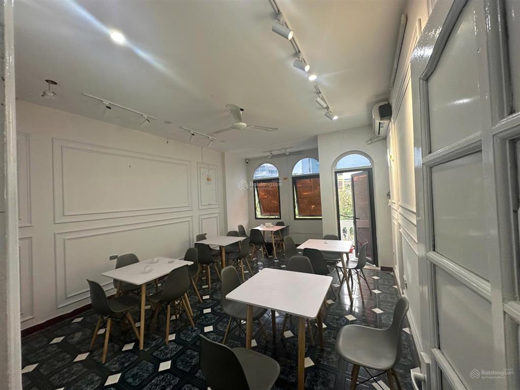 Cho thuê nhà mặt phố trần khát chân 40m2 x 5t, mt 5m, chỉ 26 triệu, nhà đẹp, làm mọi mô hình