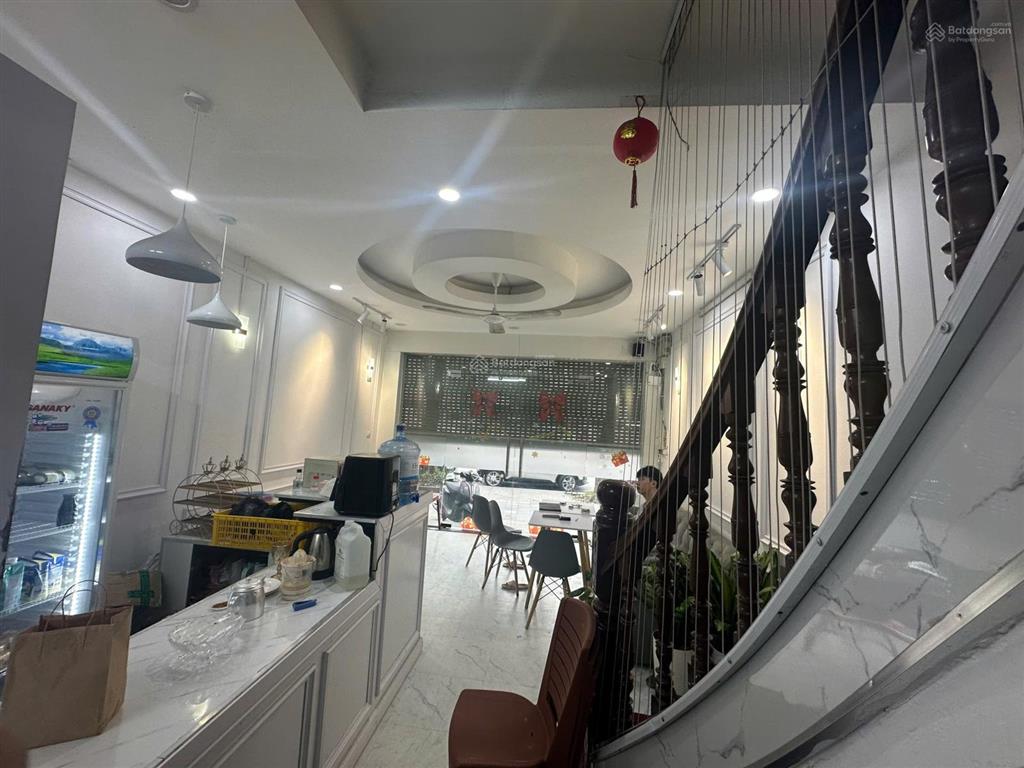 Cho thuê nhà mặt phố trần khát chân 40m2 x 5t, mt 5m, chỉ 26 triệu, nhà đẹp, làm mọi mô hình